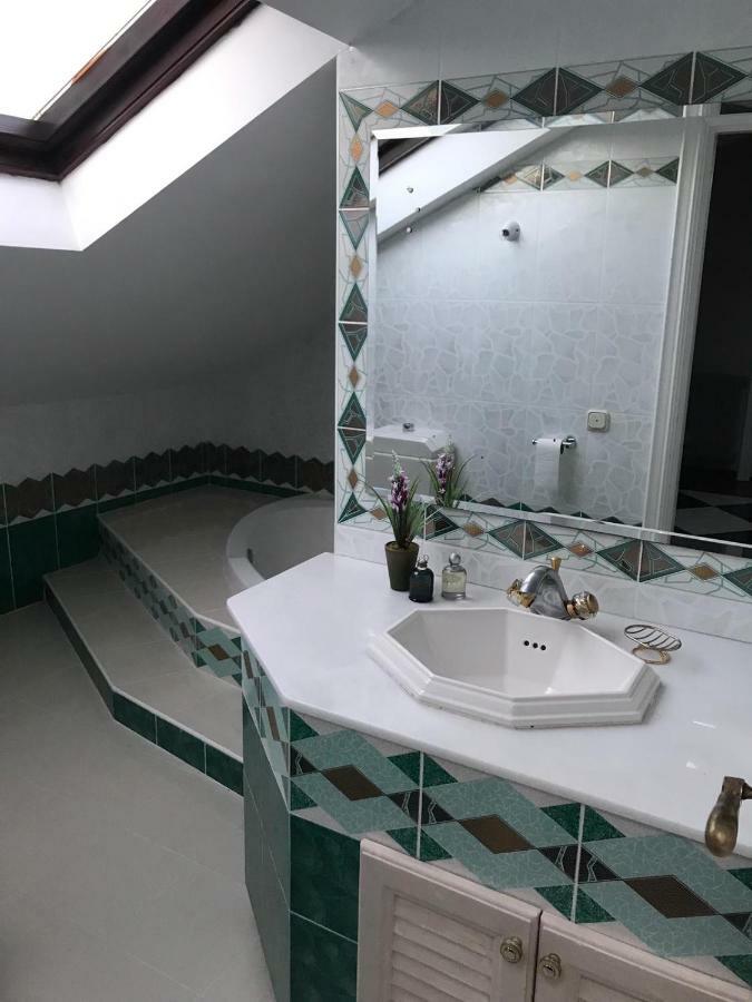 Villa Las Camelias บียานูเอบา เด อาโรซา ภายนอก รูปภาพ